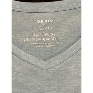 Torrid Women's Plus Sz 2 Light Blue Girlfriend V-Neck Tee Top 2x